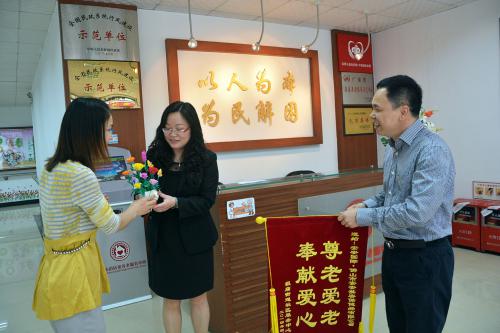 尊老爱老，奉献爱心 ——LETOU乐投“敬老、爱老” 送产品活动